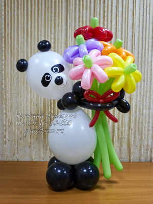панда с букетом цветов из воздушных шаров